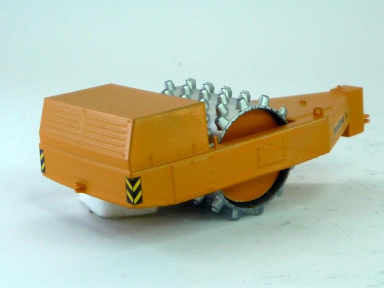 Preview: Anhänge Vibrationswalze Baukema A12 Stampffußwalze mit Motorverkleidung orange